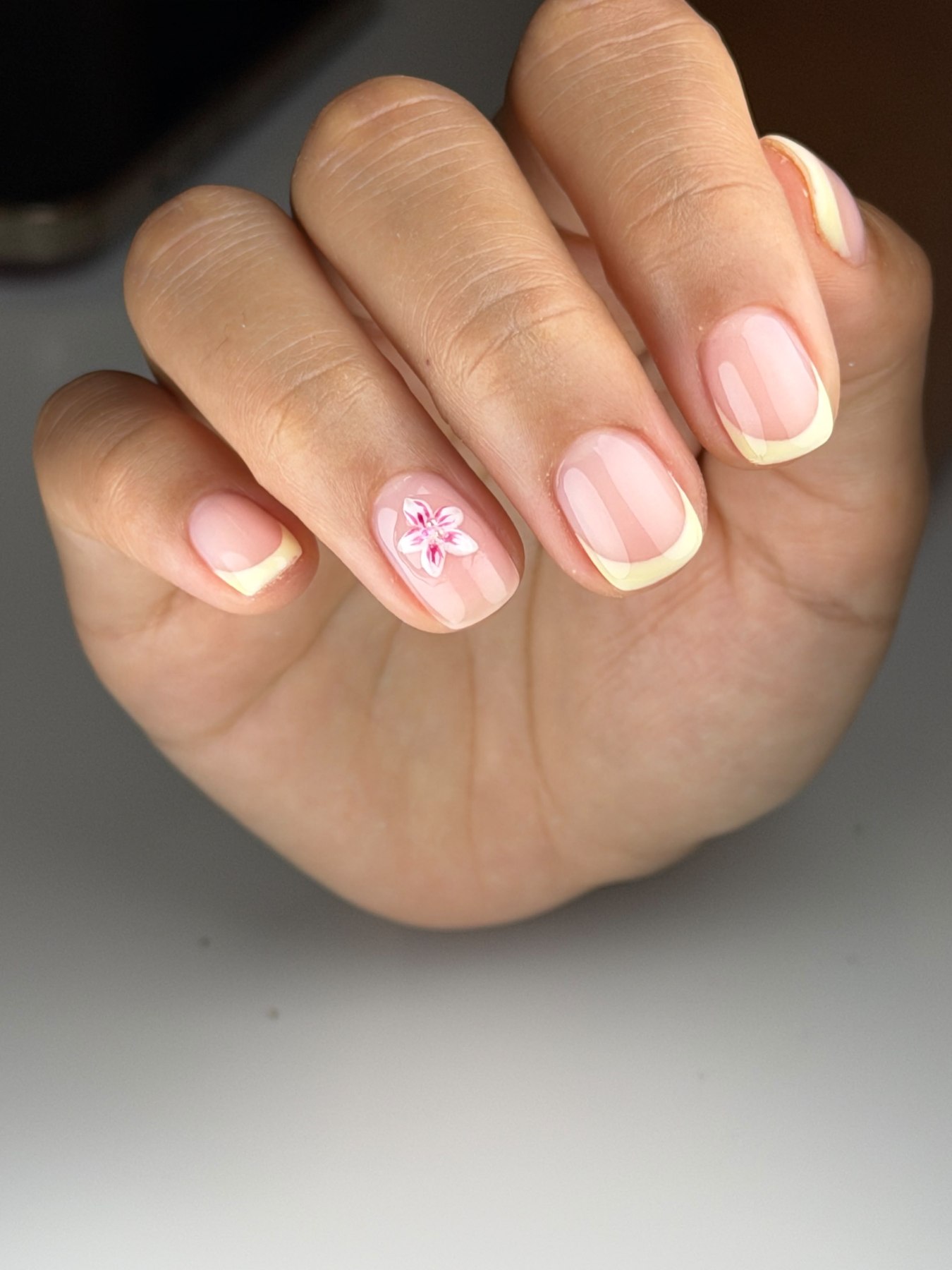 Manicura rusa combinada — trabajo realizado en MUSE Studio